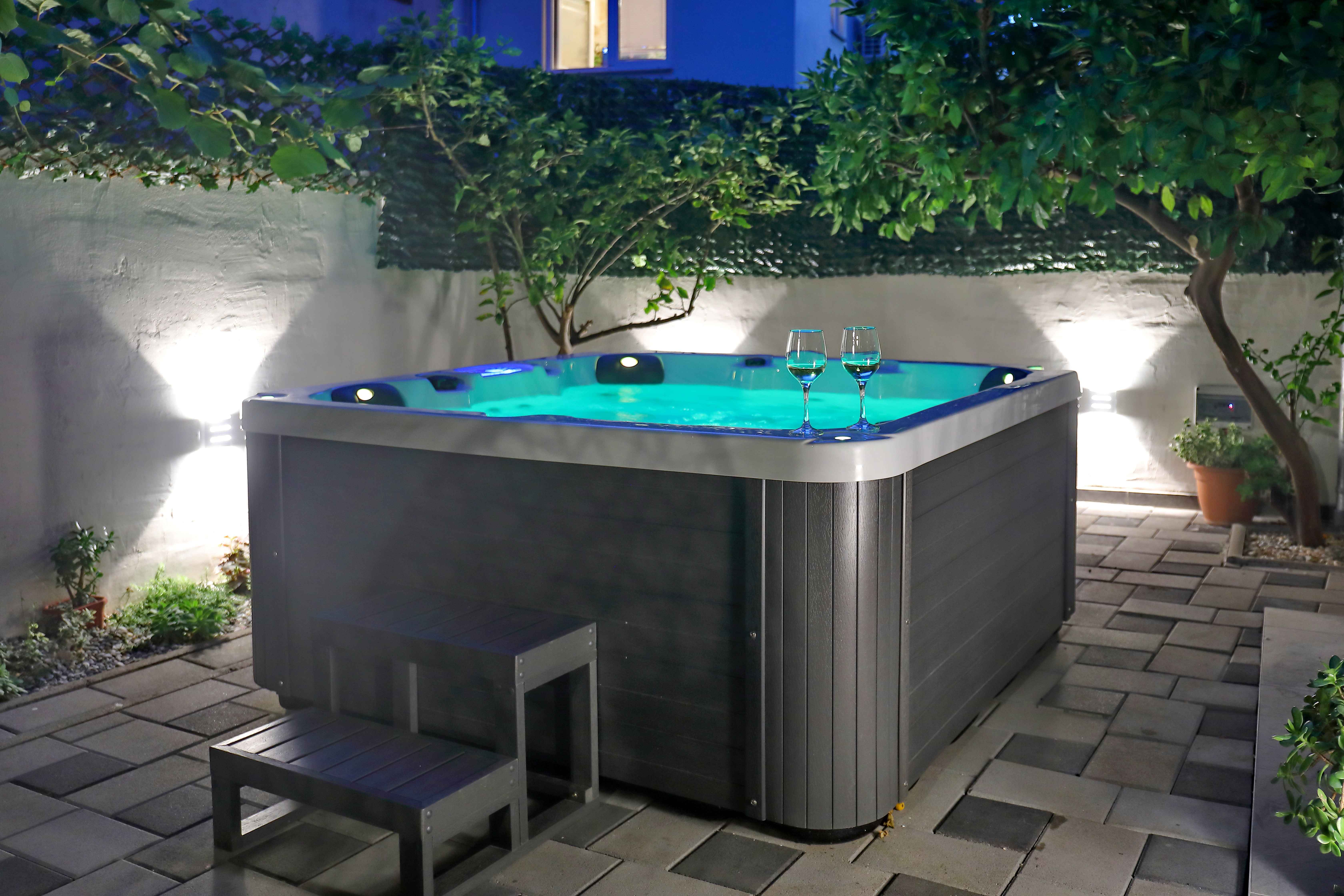 Jacuzzi Holiday Resort Laura